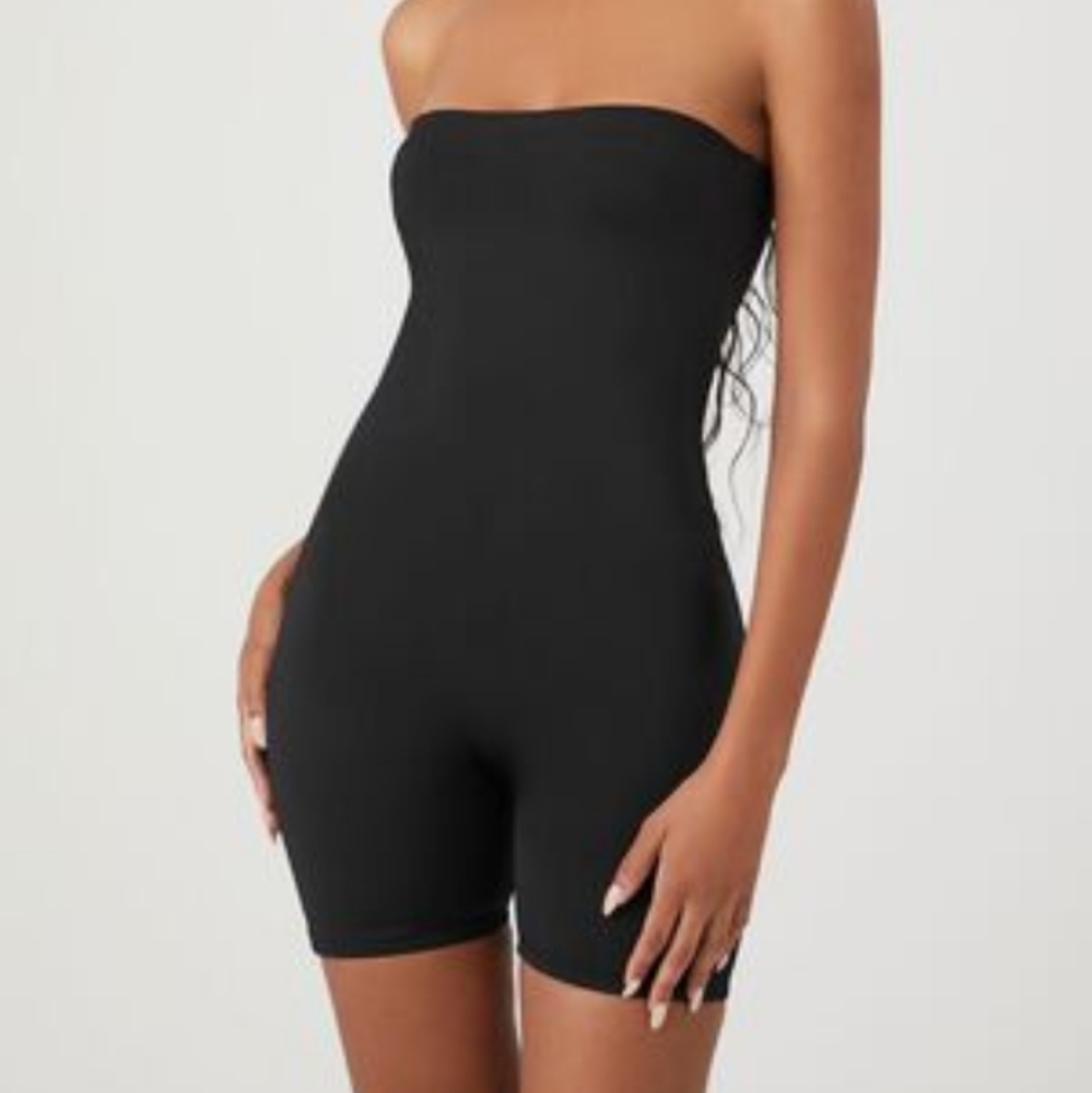 Black Strapless Shapewear with Seamless Design